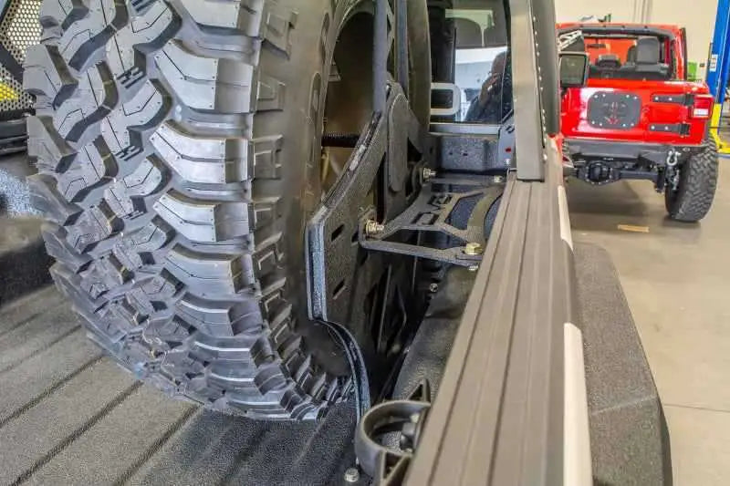 DV8 Offroad TCGL-02