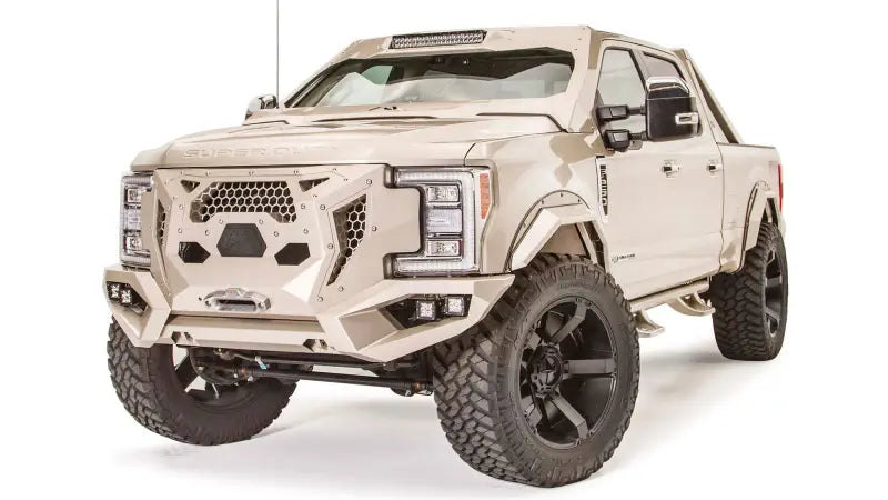 Ford Super Duty 2017 with GR4100-1 Fab Fours Grumper, integrating front bumper and grille for enhanced aesthetics and protection.