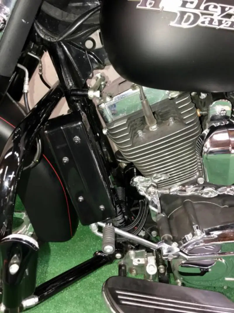 Side Mount Oil Cooler Tc Touring `09 16 Gloss Blk
