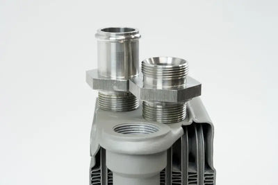 Metal heat exchanger with threaded ports for Porsche 911 engine oil cooler using widemouth fitting