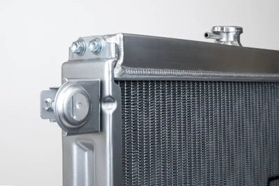 Aluminum radiator for Toyota Land Cruiser and Lexus LX470 heavy duty cooling system
