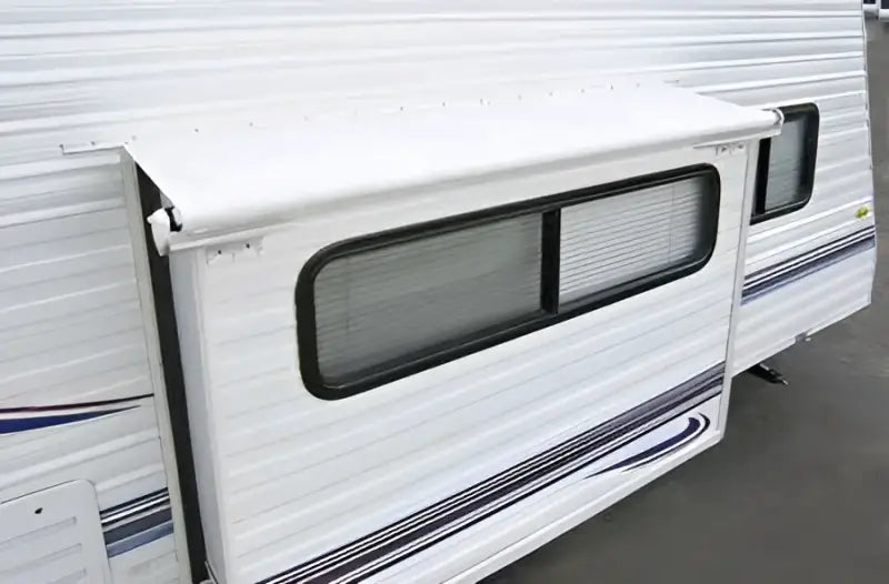 LH0576242 Awning