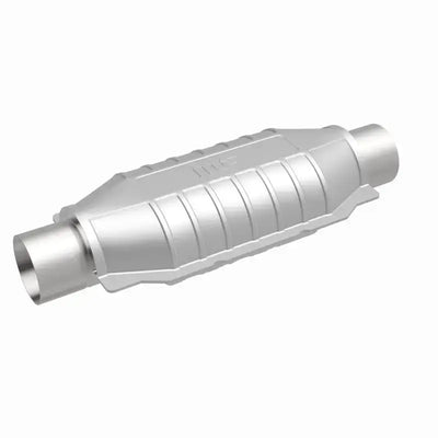 MagnaFlow Conv Univ 2.5in Inlet/Outlet Center/Center Oval 12in Body L x 6.5in W 16in Overall - Truck & Automotive