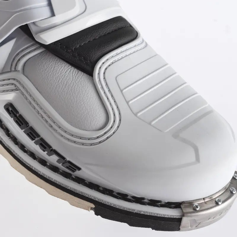 White and black athletic shoe with metallic toe cap from Sg 22 Boots Le collection