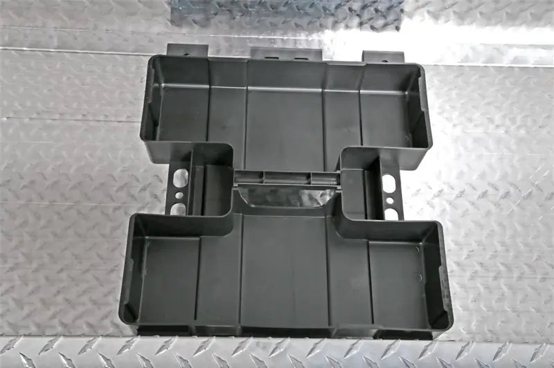 Tool Box Crossover; Single Lid; Diamond Tread; Silver; Aluminum; 69-3/4 Inch Length x 20 Width 12.2 Height; 8.4 Cubic