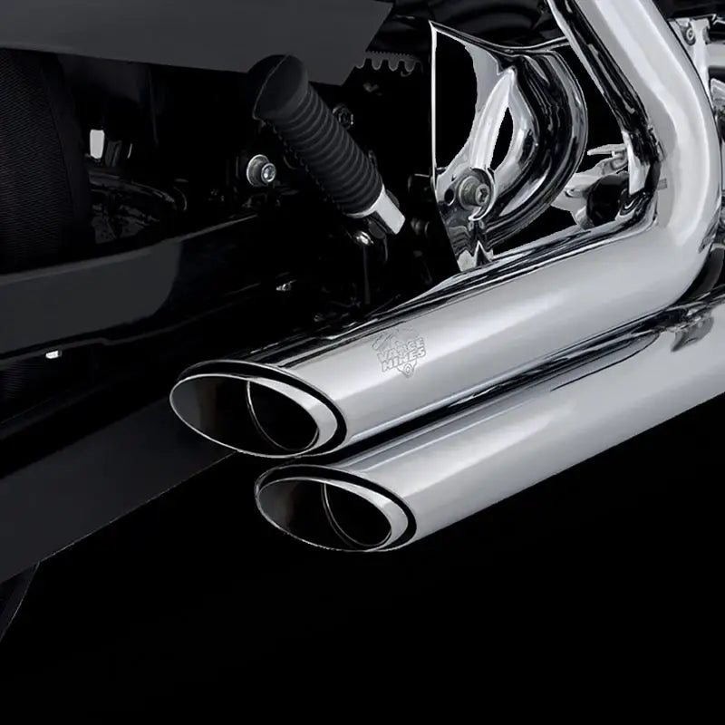 Chrome motorcycle exhaust pipes on Vance and Hines Shortshot Stagrd Pcx Chr- Xl