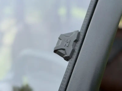 Versa Vented Windshield Hard Coated - SEIZMIK